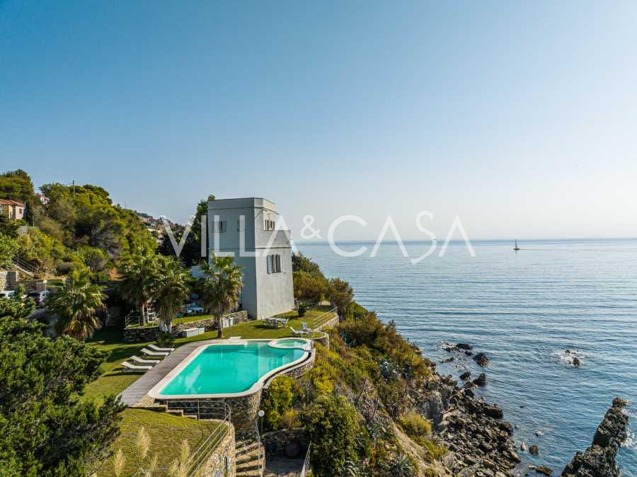 Villa med privat strand i Liguria