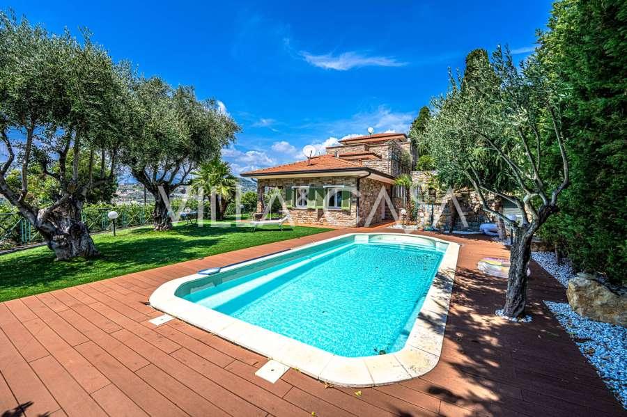 Villa til salgs i Bordighera