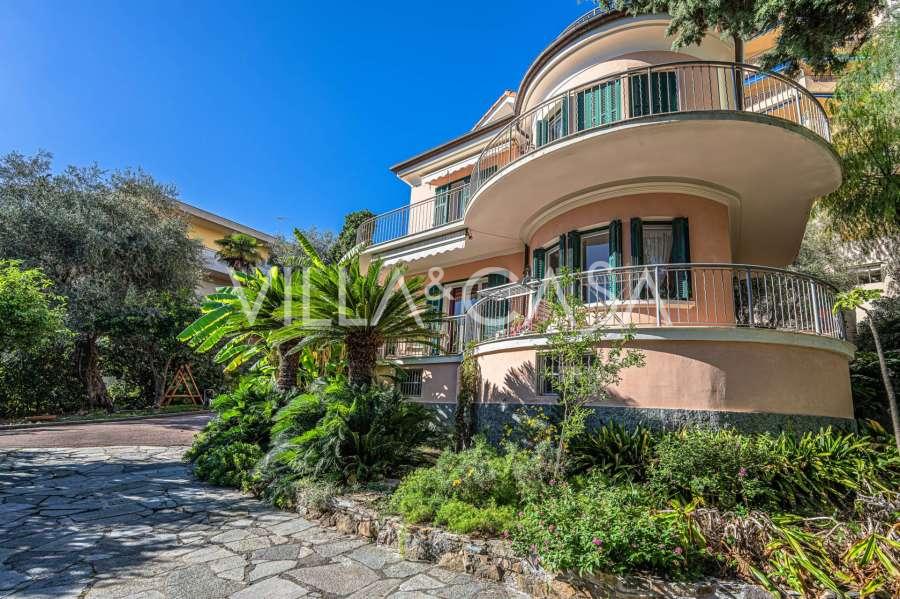 Villa i Sanremo med havutsikt