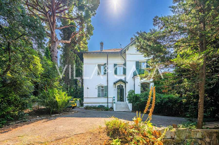 Elegant villa i San Remo