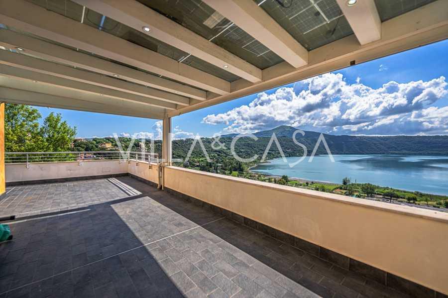 Eksklusiv penthouse i Castel Gandolfo