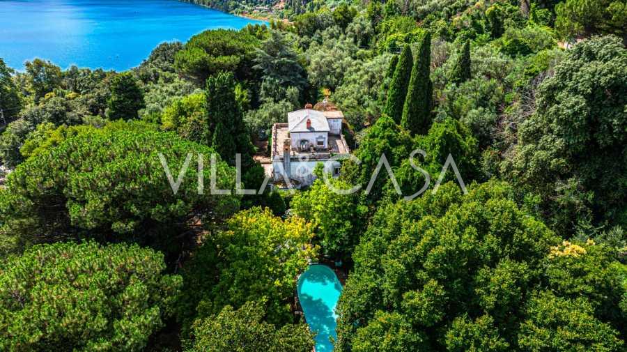 Eksklusiv villa i Castel Gandolfo ved Albano-sjøen.