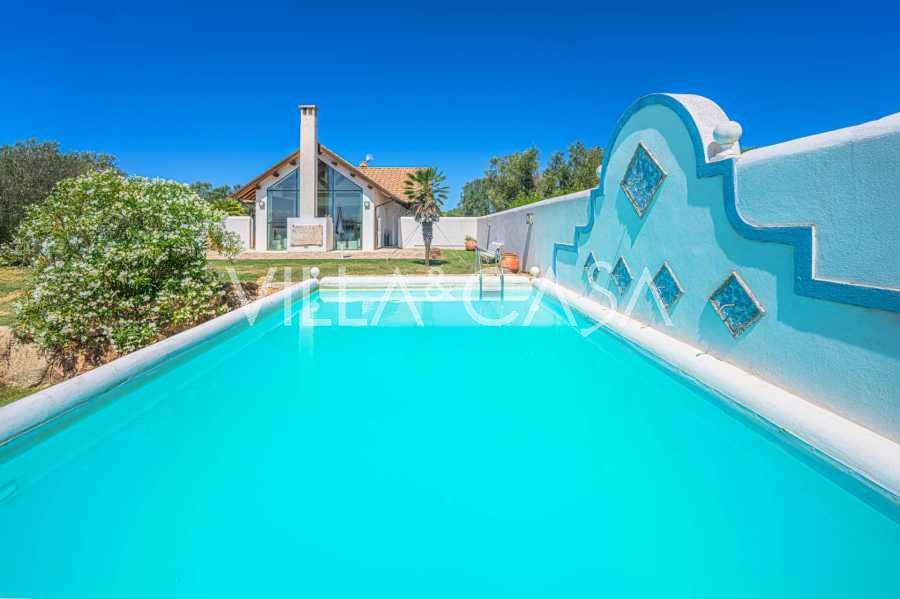 Villa med basseng i moderne stil på grensen mellom Lazio og Toscana.