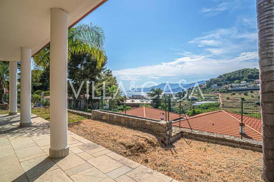 Moderne villa med havutsikt i Bordighera