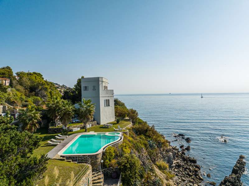 Liguria: villa med privat strand