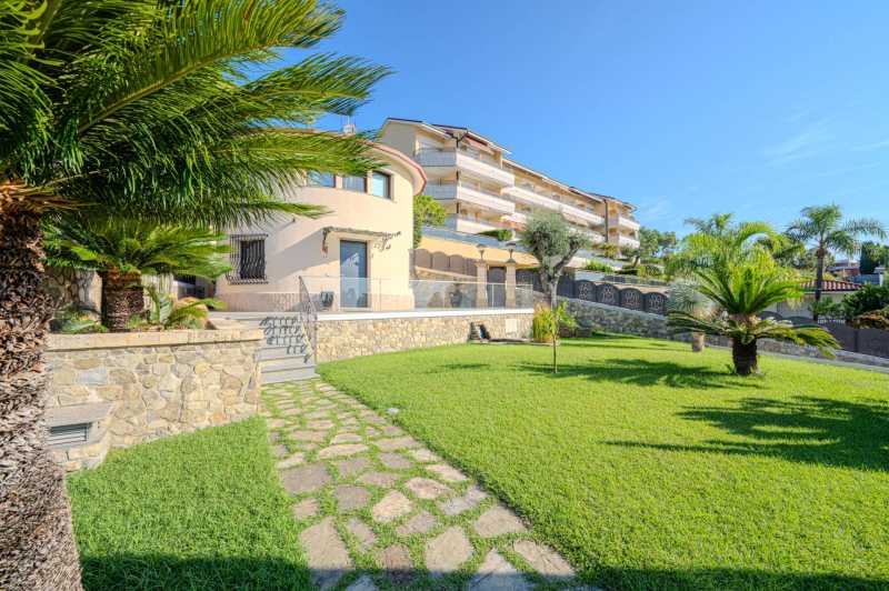 Sanremo: hus med basseng