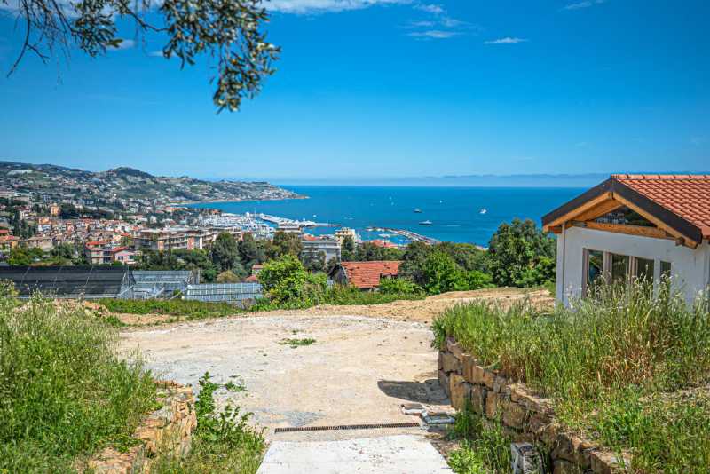 Hus i Sanremo, under bygging.