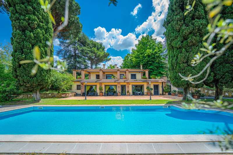 Frascati, Roma: Luksuriøs villa med basseng