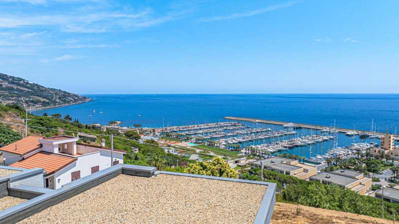 Moderne villa i Santo Stefano al Mare