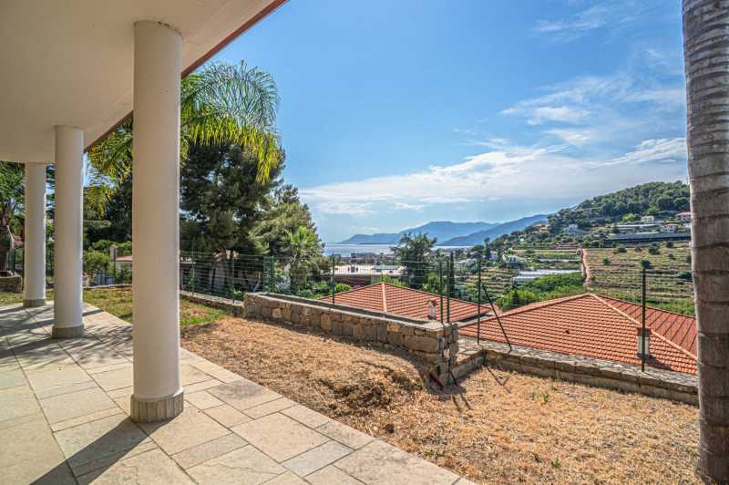 Moderne villa med havutsikt i Bordighera