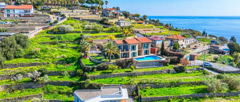 Til salgs: hus ved sjøen i Bordighera