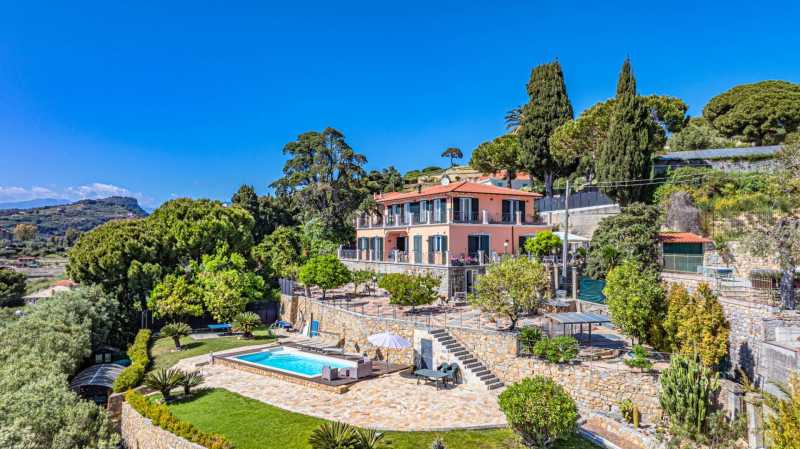 Flott villa til salgs i Bordighera