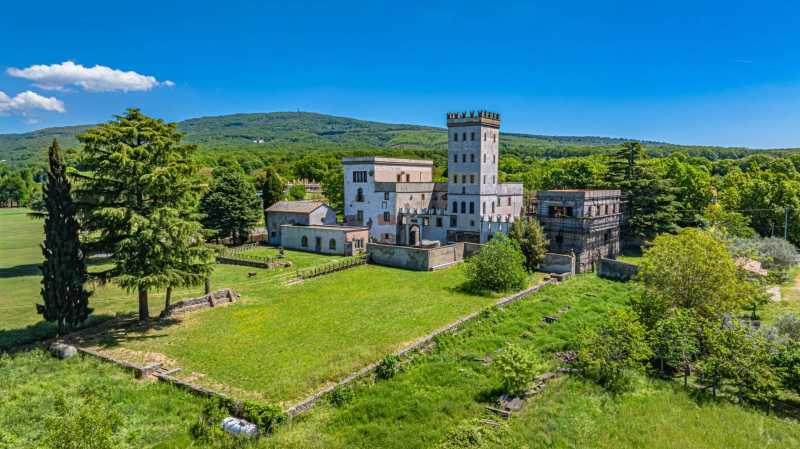 Til salgs praktfull slott i Viterbo