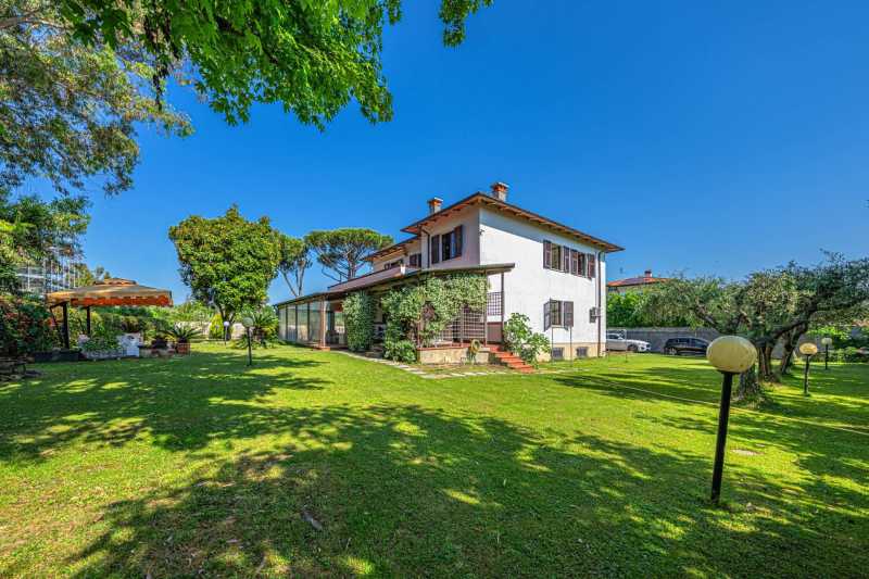 Premium villa til salgs i Marina di Carrara