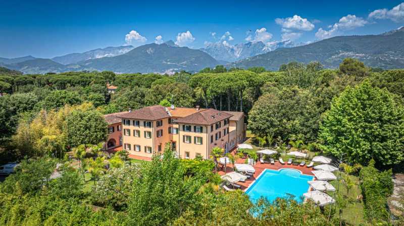 Til salgs fantastisk hotell-villa ved kysten av Toscana