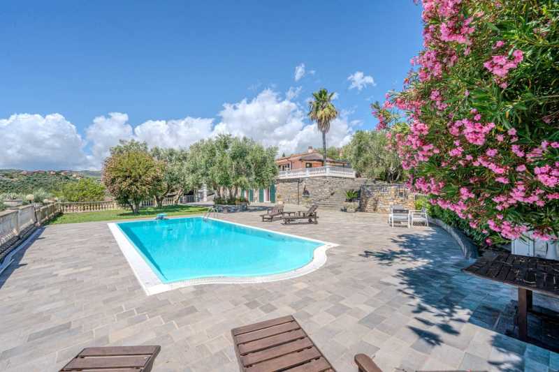 Til salgs fantastisk villa i Imperia