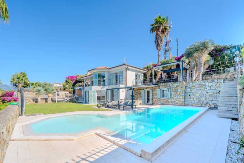 Villa Monet med svømmebasseng og fantastisk havutsikt i Bordighera