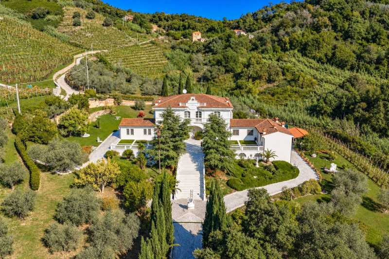 Til salgs luksuriøs villa i Toscana, Massa