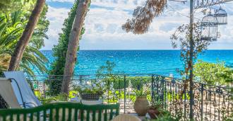 Luksuriøs villa med utgang til stranden i Diano Marina