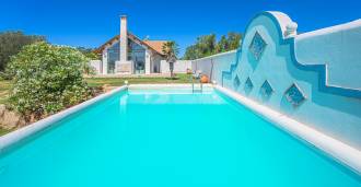Villa med basseng i moderne stil på grensen mellom Lazio og Toscana.