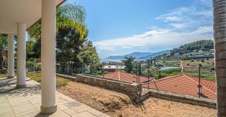 Moderne villa med havutsikt i Bordighera