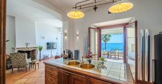 Historisk eksklusiv villa ved sjøen i Santa Marinella, Roma.