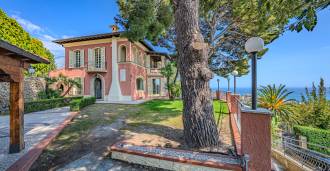 Til salgs, luksuriøs villa i Ventimiglia