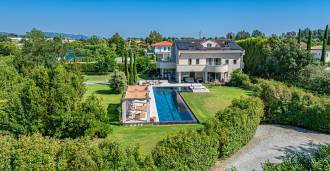 Villa med basseng i Forte dei Marmi til salgs
