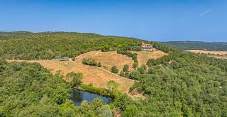 Til salgs slott med hesteanlegg og eiendom i Toscana