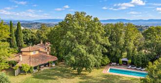 Villa med svømmebasseng og panoramautsikt i Roma til salgs