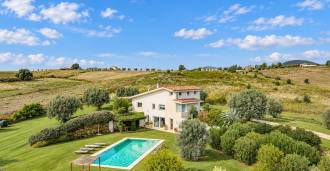 Villa med svømmebasseng og panoramautsikt på grensen mellom Lazio og Toscana