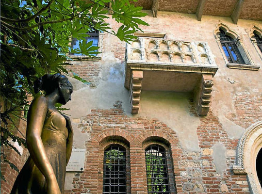 Julies balkong i Verona, Italia